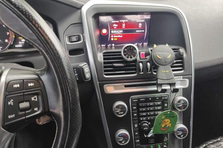 Used Volvo XC60 2017 T5 AWD Personalized Sport Upgrade Edition
