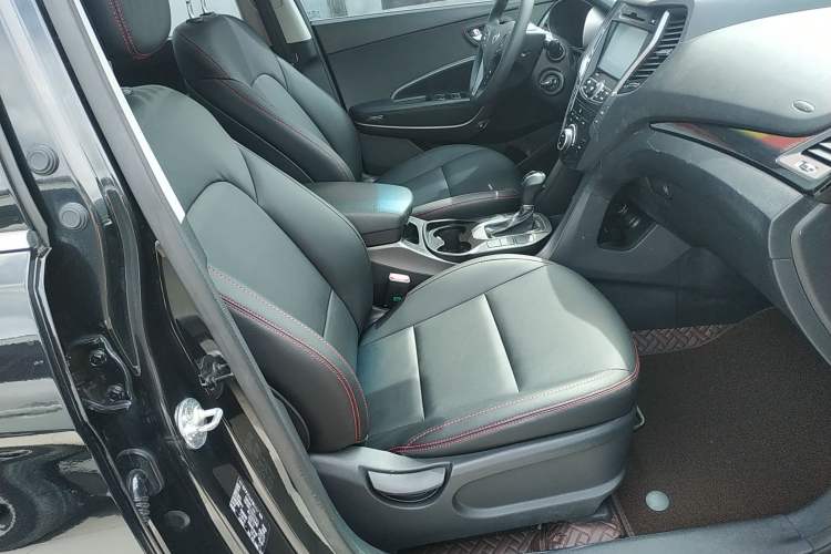 Used Hyundai Grand SantaFe 2015 2.2T 7-Seater Two-Wheel-Drive Zhi Ling Limited Edition
