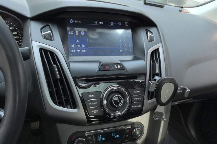 Used Ford Focus 2012 Sedan 1.6L Automatic Fashion Edition