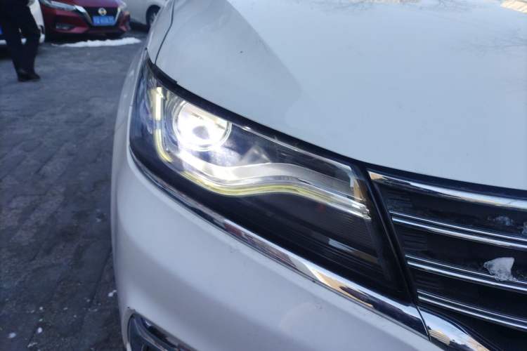 Used Roewe RX5 2016 20T Two-Wheel Drive Automatic Internet Smart Edition
