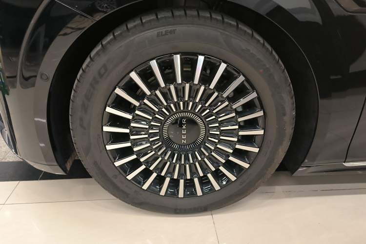 Used Zeekr 009 2024 7-Seater Walk-Through Version Four-Wheel Drive 108 kWh