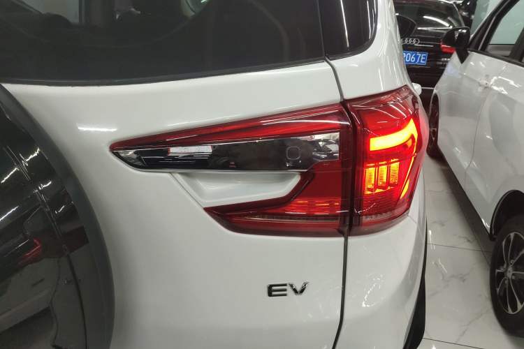 Used BYD Yuan New Energy 2019 EV535 Smart Connect Trendsetting Model Right Rear Taillight