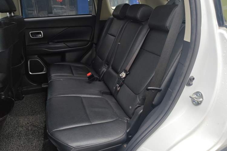 Used Mitsubishi Outlander 2017 2.0L Two-Wheel Drive Glory Edition 5 Seats