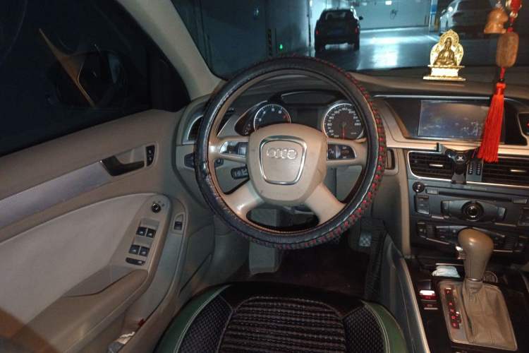 Used Audi A4L 2012 2.0 TFSI automatic standard version