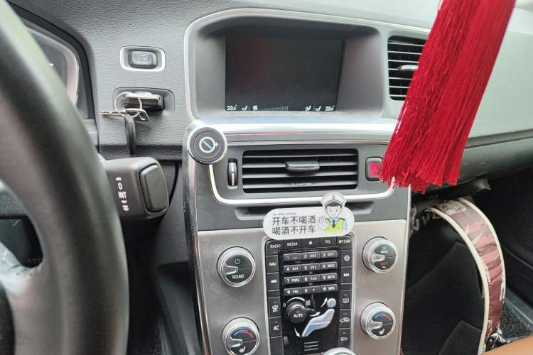 Used Volvo S60 2017 S60L T4 Smart Range Edition Audio And AC Panel