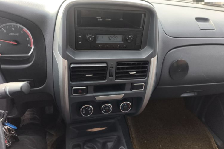 Used Dongfeng Ruichi 2017 2.5T Diesel Two-Wheel Drive Standard Version ZD25T5