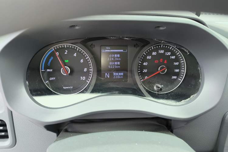 Used Wuling Yangguang 2024 300KM Comfort Version Passenger Van 75kW