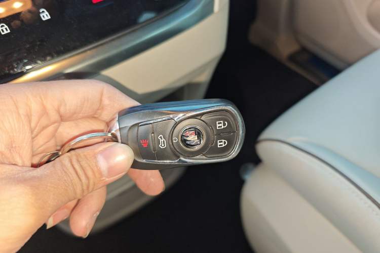 Used Buick GL8 2022 Land Business Class 652T Luxury Model Vehicle Key