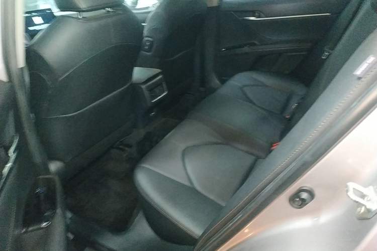 Used Toyota Camry 2021 2.0G Luxury Edition
