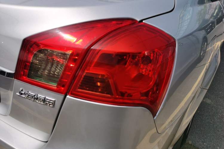 Used Buick Excelle 2015 1.5L Manual Classic Trim Exterior 3