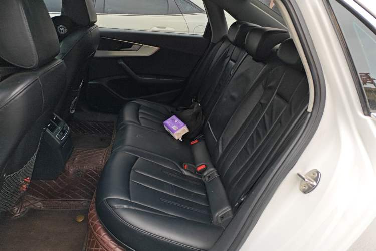 Used Audi A4L 2019 40 TFSI Fashion Edition China VI Emission Standard Left Rear Seat