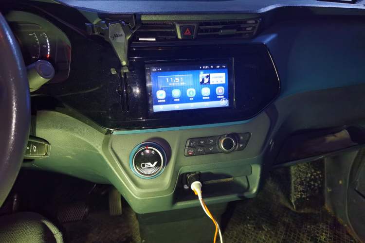 Used SAIC MAXUS EV30 2019 City Logistics Vehicle Fast Delivery Version Long Wheelbase Mengguli 35 kWh
