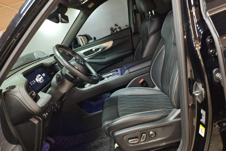 Used GAC Trumpchi GS8 2024 Linghang Series 2.0 TGDI Two-Wheel Drive Luxury Smart Connectivity Version
