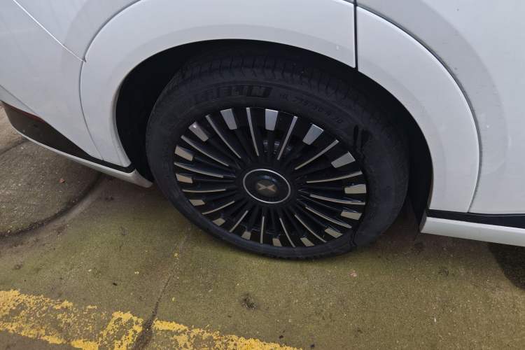 Used XPeng X9 2025 740 Ultra-Long Range Max Exterior 5