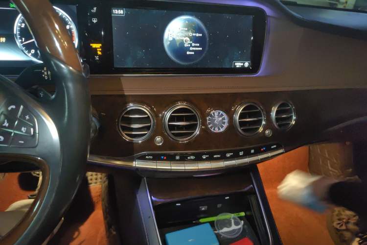 Used Mercedes-Benz Maybach S-Class 2016 S 400 4MATIC Audio And AC Panel