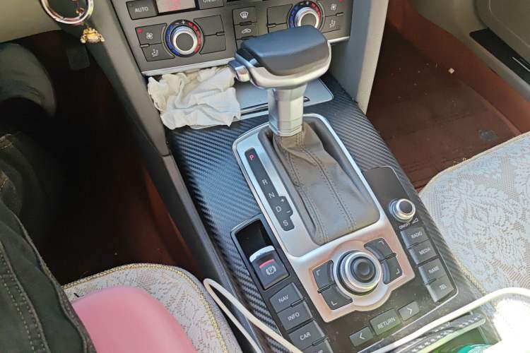 Used Audi A6L 2010 2.0 TFSI Automatic Standard Edition Gear Lever