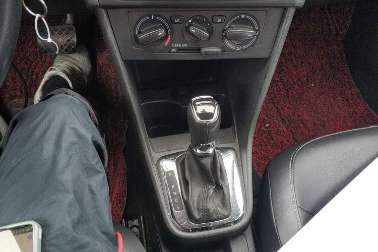 Used Skoda Rapid Spaceback 2018 1.6L Automatic Comfort Edition Gear Lever