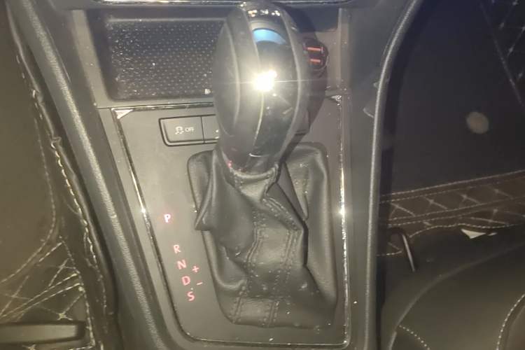 Used Volkswagen Gran Lavida 2015 230TSI DSG Comfort Edition Gear Lever