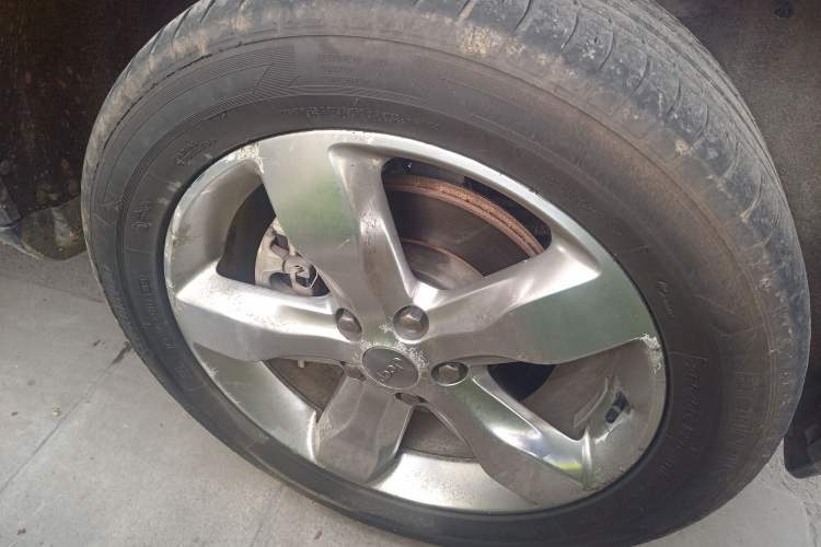 Used Jeep Grand Cherokee 2012 3.6L Flagship Navigation Edition Right Front Wheel Hub