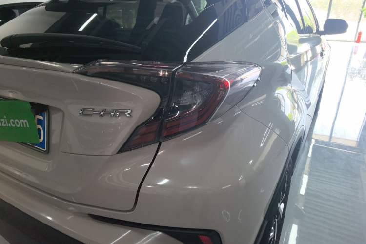 Used Toyota C-HR 2018 2.0L Luxury Sunroof Version China VI Standard
