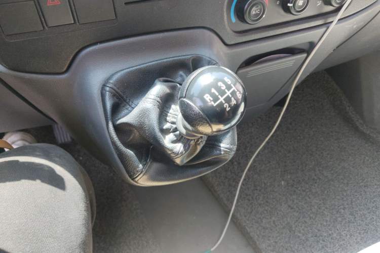 Used Ford Transit Custom 2016 2.2T Short-Wheelbase 6-Seater Mid-Roof Multi-Purpose Vehicle Gear Lever