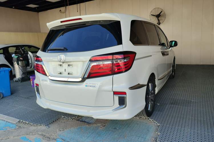 Used Honda Elysion 2019 2.0L Hybrid Luxury Edition Rear Right 45 Deg