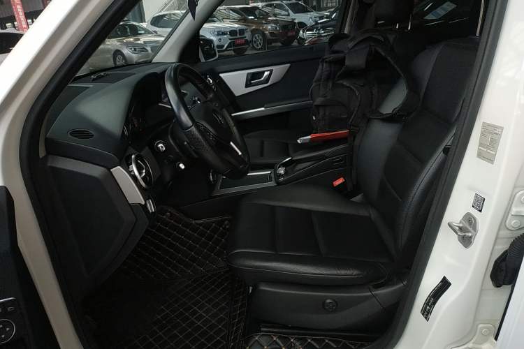 Used Mercedes-Benz GLK-Class 2013 GLK 300 4MATIC Dynamic Sunroof Model