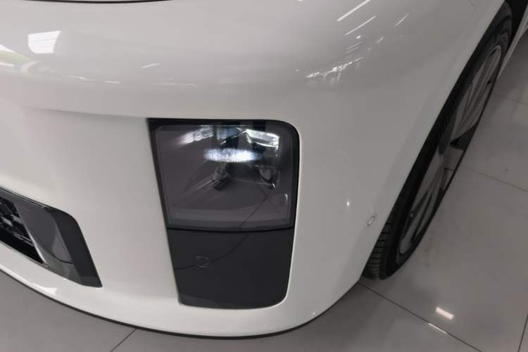 Used Li Auto i6 2025 Model Four-Wheel-Drive Standard Type
