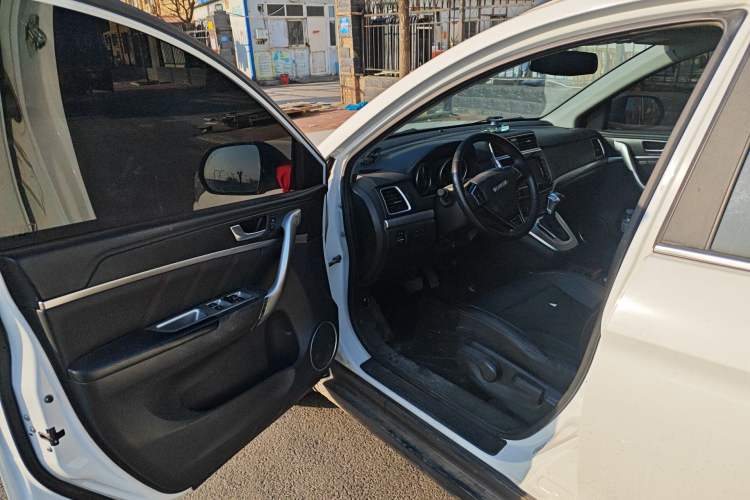 Used Haval M6 2019 1.5T DCT Two-Wheel Drive Elite Version China VI Standard Driver Seat