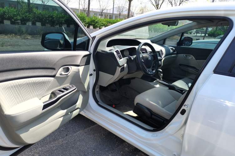 Used Honda Civic 2014 1.8L automatic comfort version
