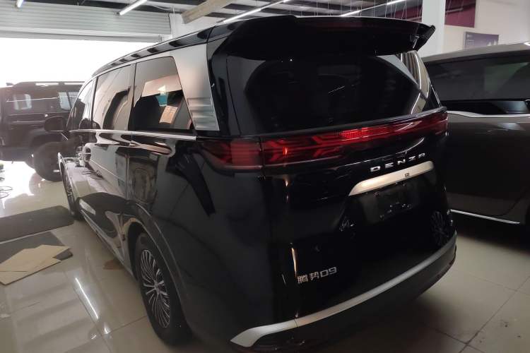 Used Denza D9 2024 DM-i 1050 Luxury Model
