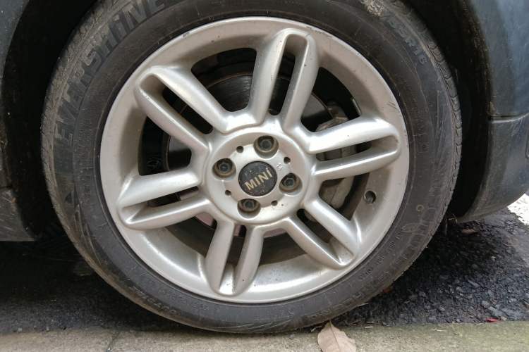 Used MINI 2011 1.6L COOPER Fun Right Front Wheel Hub