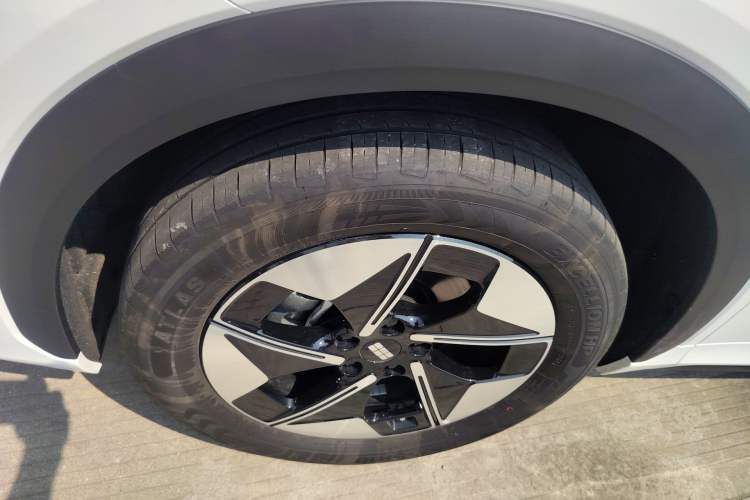 Used Geely Galaxy E5 2026 Model 530km Exploration Edition Left Front Wheel Hub