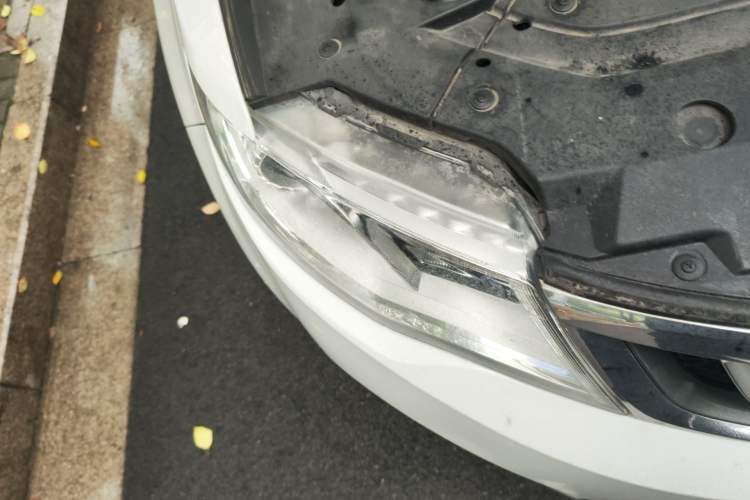 Used Geely Auto Emgrand X7 Sport 2016 1.8TD Automatic ZhiShang Model Right Front Headlight