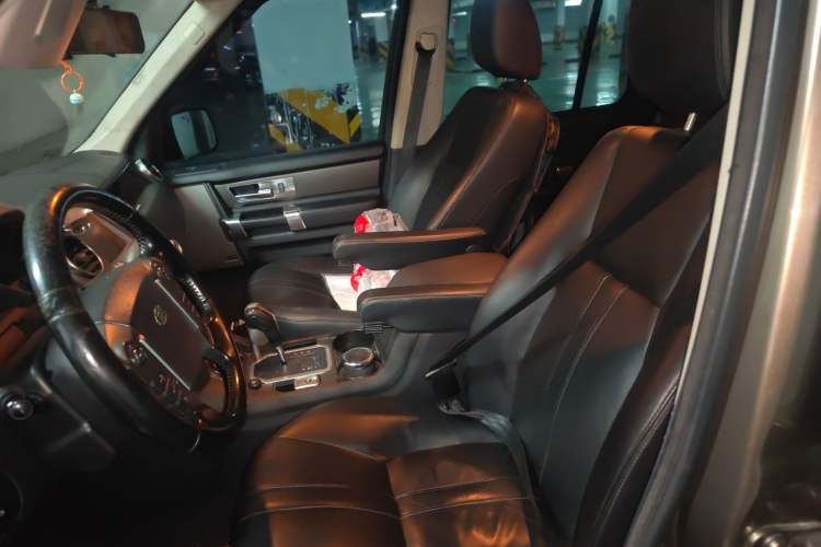 Used Land Rover Discovery 2011 2.7 TDV6 S Diesel Version Left Front Seat