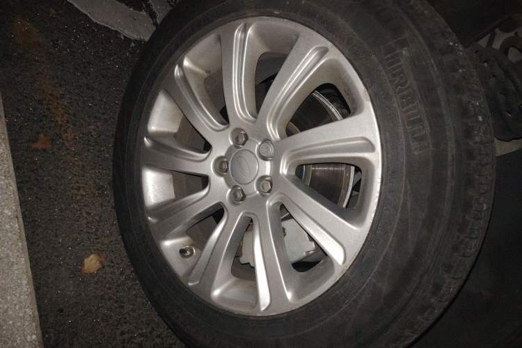 Used Land Rover Discovery Sport 2016 2.0T SE Right Front Wheel Hub