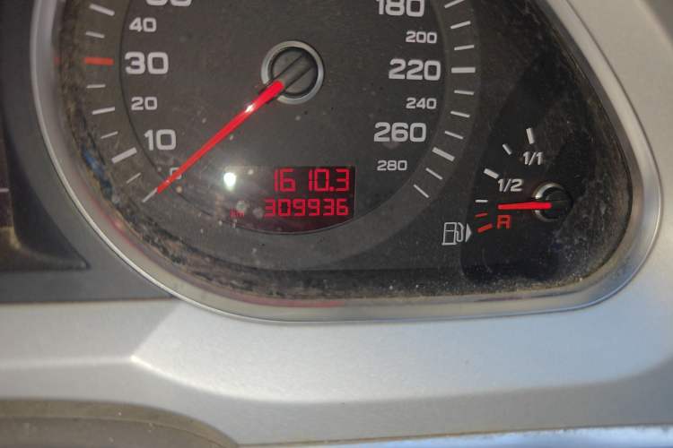 Used Audi A6L 2011 2.0 TFSI Automatic Standard Edition Odometer Close Up