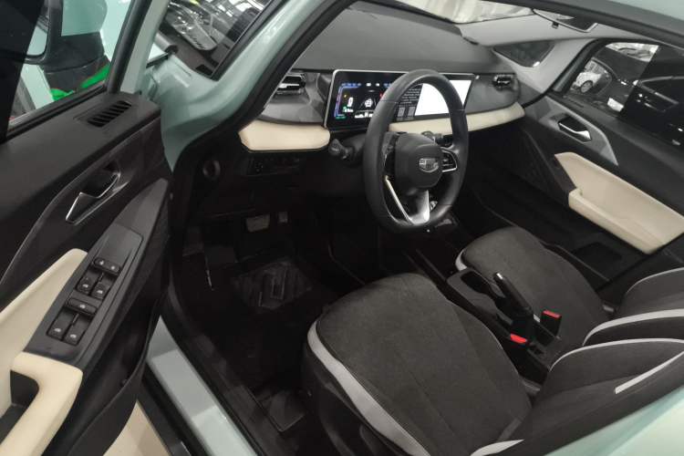 Used Geometry E Firefly 2024 301km Flowing Light