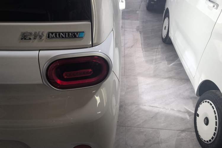 Used Wuling Hongguang MINIEV 2024 3rd Generation 215km Youth Edition Right Rear Taillight