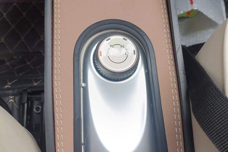 Used Wuling Hongguang MINIEV 2025 Four-Door Version Zhenxiang+ Edition Gear Lever