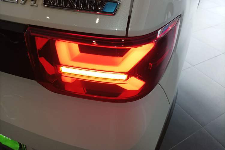 Used Wuling Hongguang MINIEV 2022 GAMEBOY 200km Gaming Edition with Lithium Iron Phosphate Right Rear Taillight