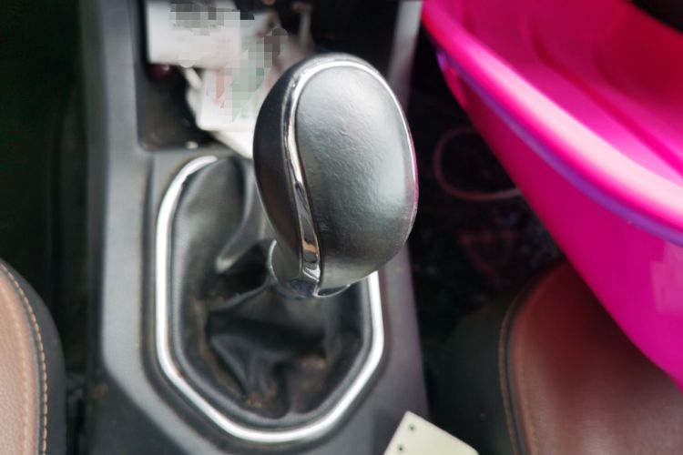 Used FAW Senya R7 2016 1.6L Manual Smart Version Gear Lever