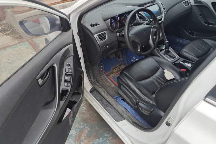 Used Hyundai Elantra (5th Generation / Langdong) 2016 1.6L Automatic Smart Version