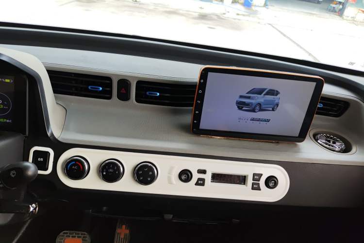 Used Wuling Hongguang MINIEV 2020 Freedom Version Lithium Iron Phosphate Audio And AC Panel