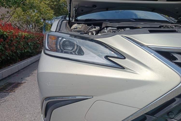 Used Lexus ES 2021 300h Excellence Edition Right Front Headlight