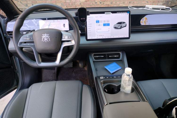 Used BYD Qin L 2025 EV 470KM Leading Edition Center Console