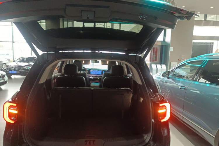 Used Ford Explorer 2023 EcoBoost 285 Four-Wheel Drive Titanium Edition 6 Seats