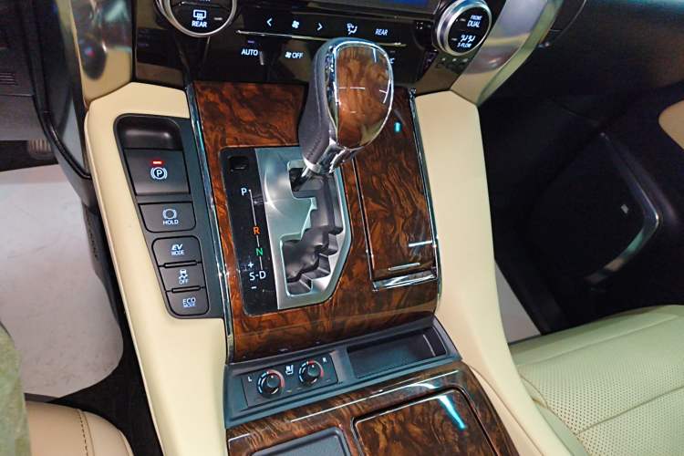 Used Toyota Alphard 2021 Dual-Engine 2.5L Luxury Edition