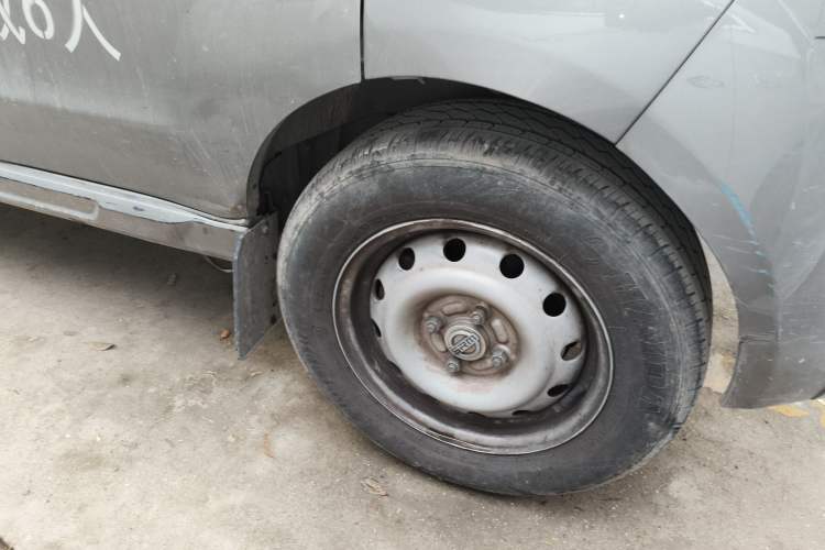 Used Jinbei New Hiace X30L CNG 2023 70L CNG Wealth Edition 6/7-seater Bus Non-Air-Conditioned Model SWCC15M