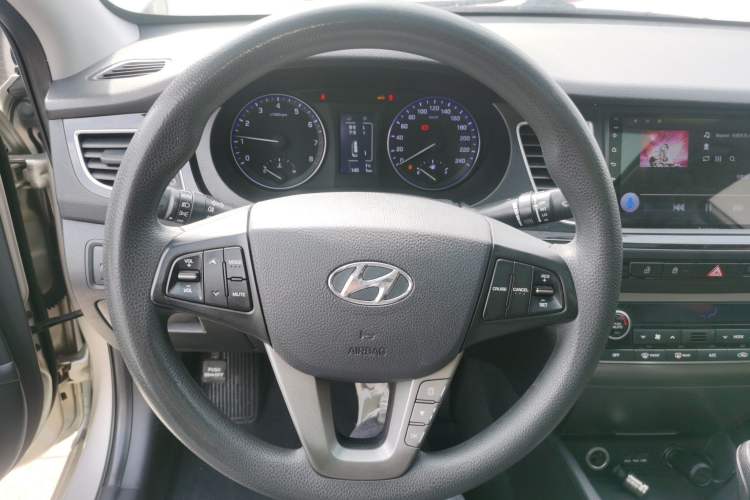 Used Hyundai Mistra 2014 1.8L Automatic Smart GLS Steering Wheel